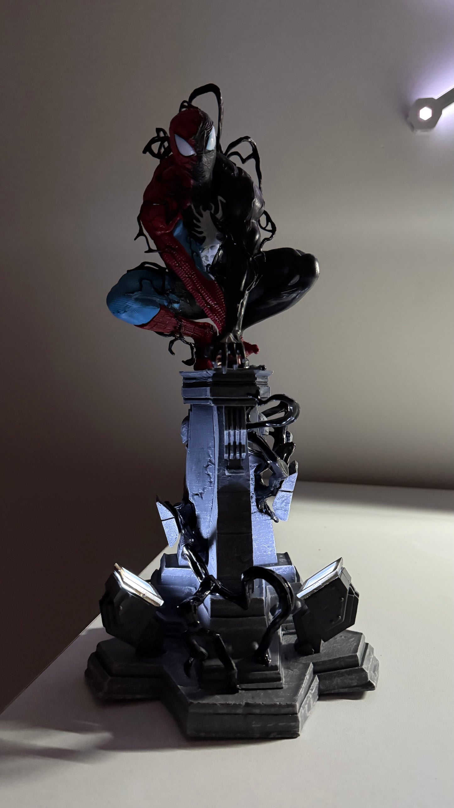 مجسم spiderman - venom ضخم
